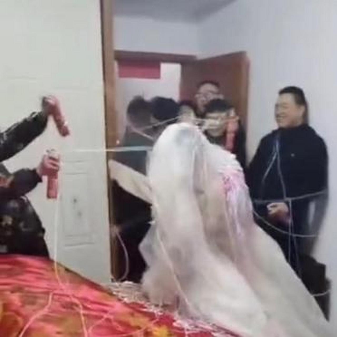 传统与现代交融下的新思考，最新婚闹文深度解读
