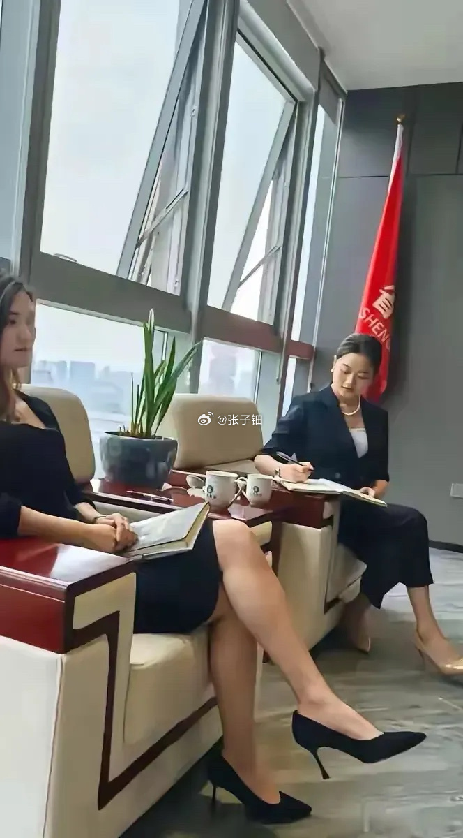 攀上女领导，最新动态揭示力量与自信的蜕变之路