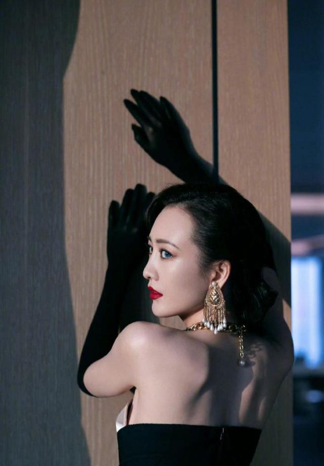 最新猫眼妆容步骤指南，打造迷人猫眼妆的技巧与教程