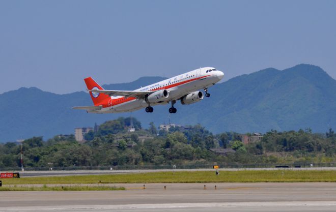 川航上市，空中之旅与友情的交织温馨启航