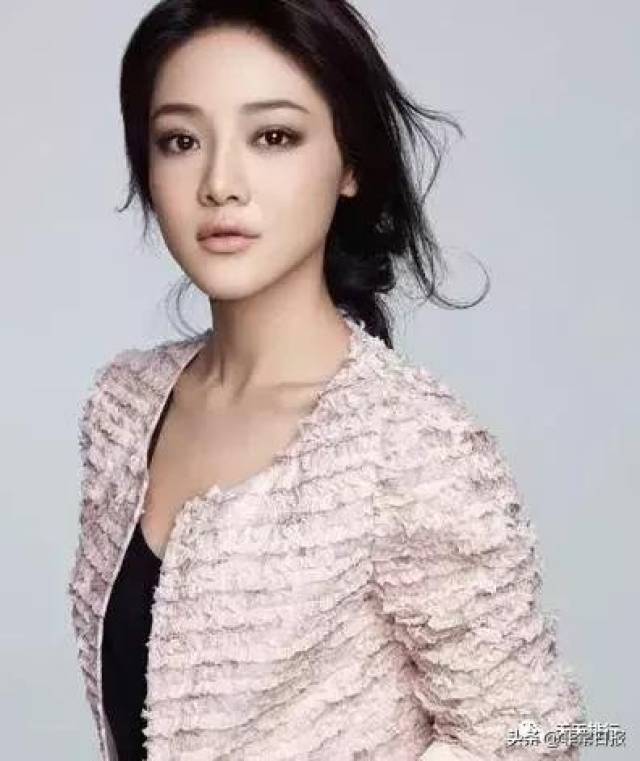 素人到明星的蜕变，三线女明星的成长之路与华丽转身