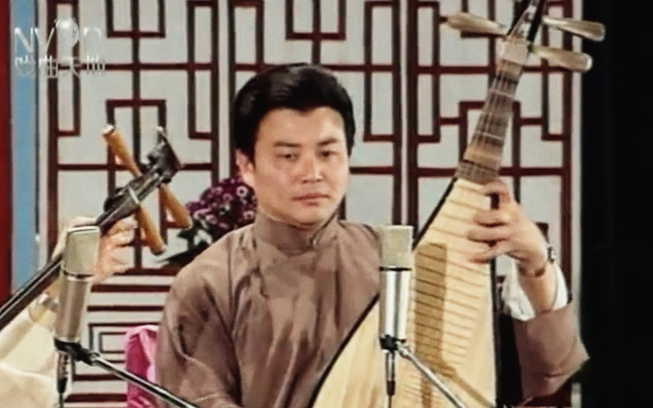 评弹演员黄嘉明，传统艺术的璀璨明珠闪耀舞台之光